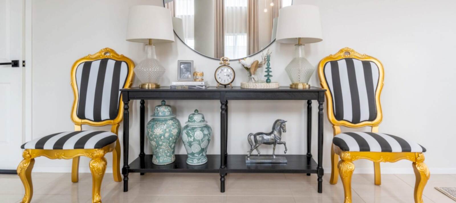 Timeless Gulfview Heights Entrance Decoration